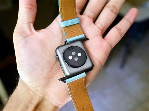 Change your watch band to give your Apple Watch a new look whenever you want.Learn how to do even more at https://apple.co/2VWDFoH